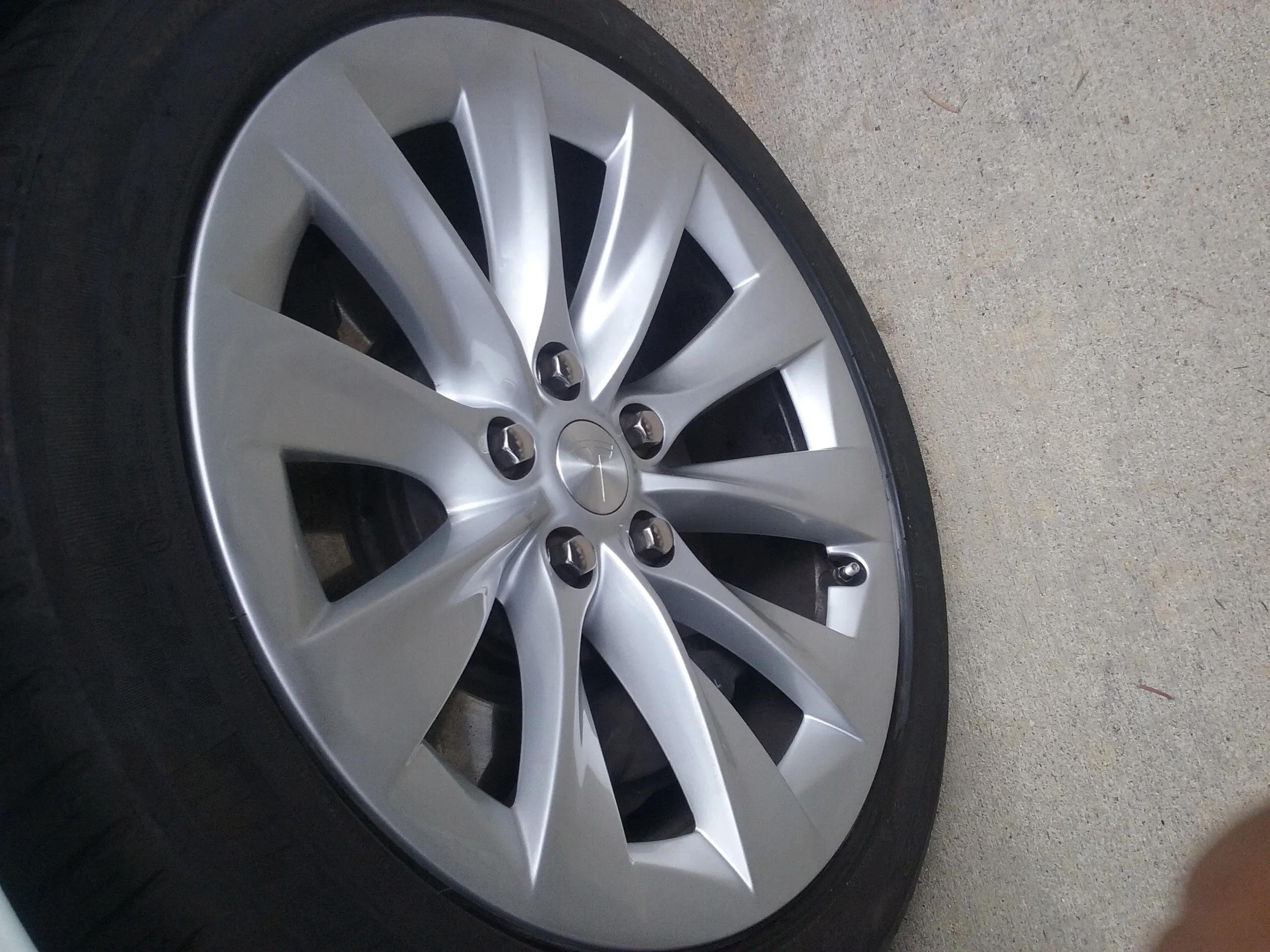 Tesla wheel refinishing professional service
