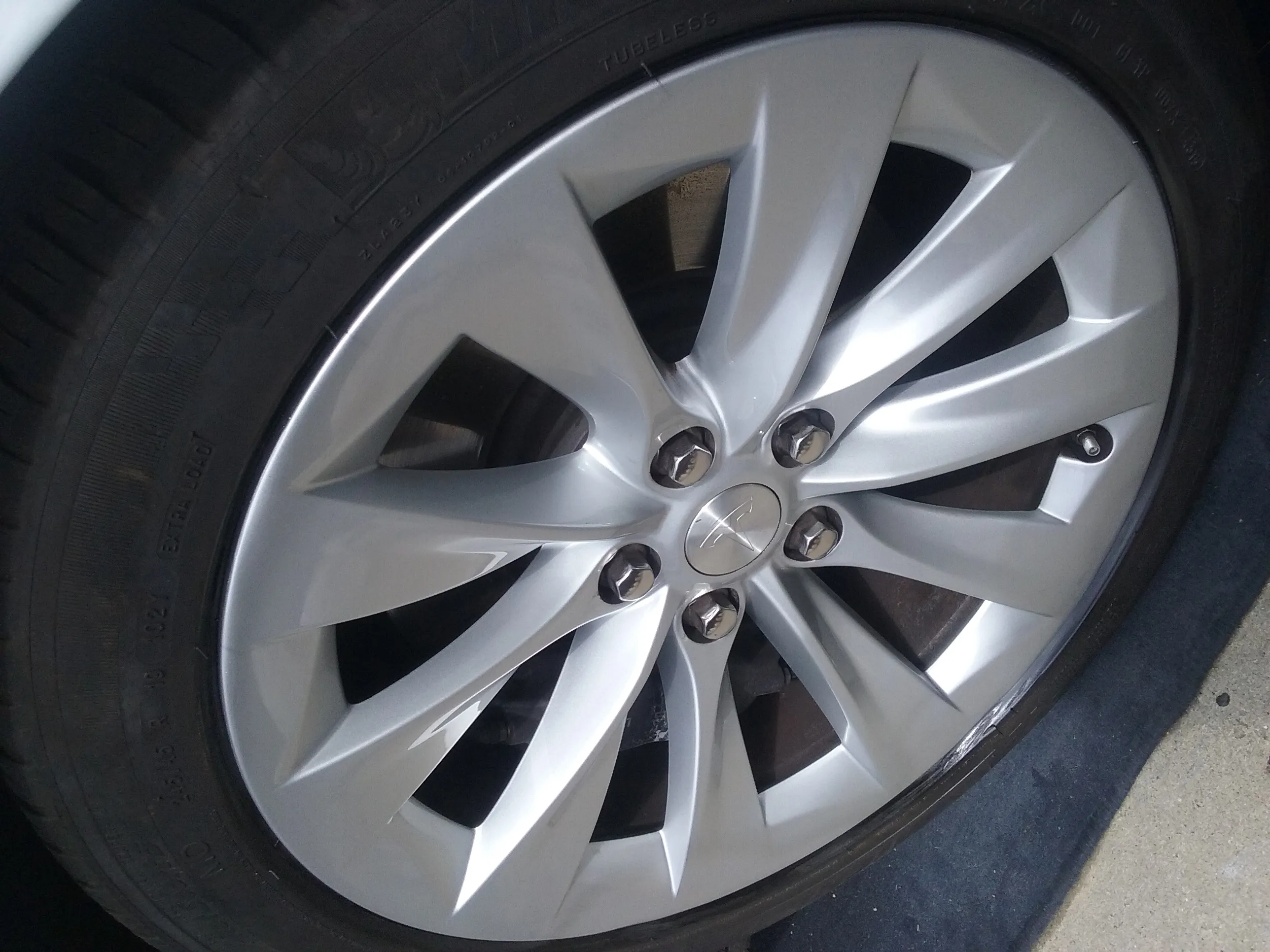 Tesla wheel damage restoration service OC