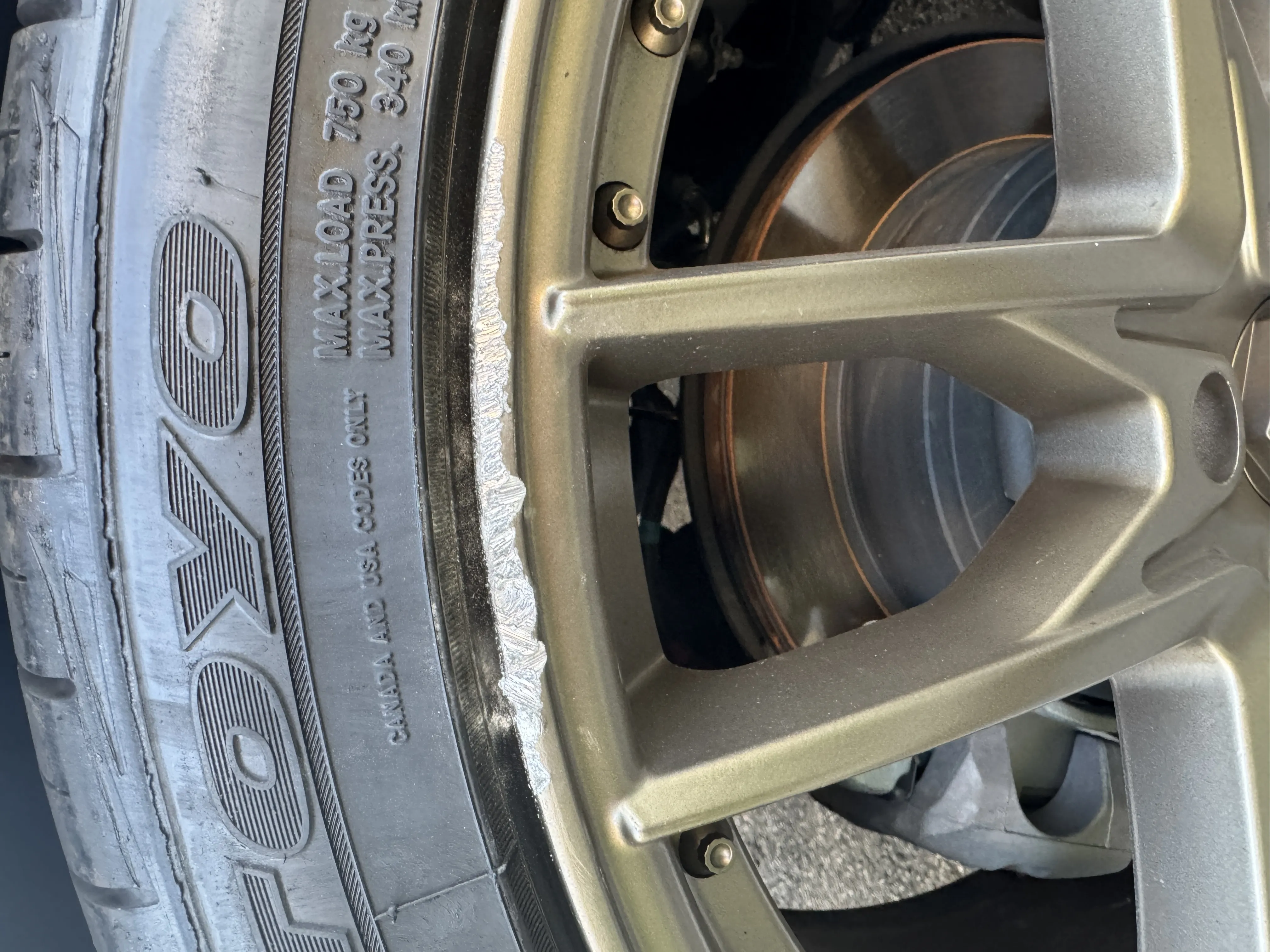 Subaru gold alloy wheel repair and refinishing